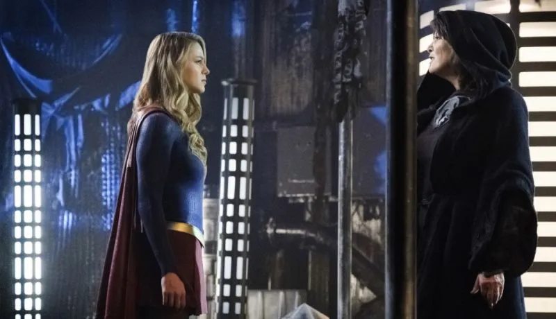 Supergirl Attacks Fort Rozz in New Episode Photos