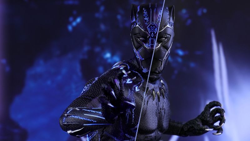 The Black Panther Hot Toy Steps Into the Spotlight