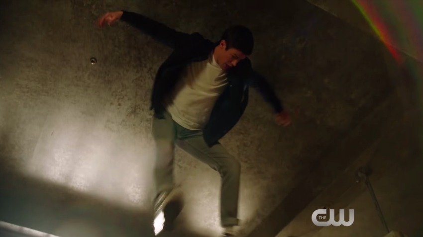 Barry's Full of Hot Air in New The Flash Promo