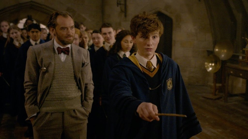 Welcome Back to Hogwarts in New Fantastic Beasts Featurette
