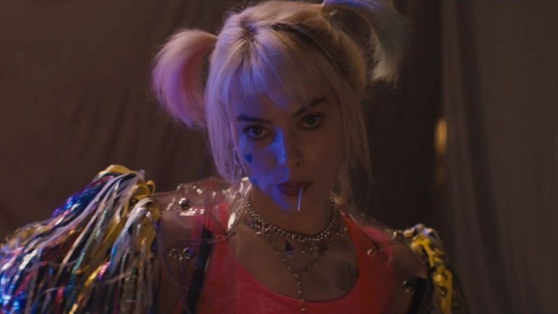 New Birds of Prey Set Photos: Harley Quinn Drives Around Gotham