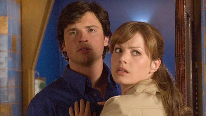 Smallville's Erica Durance Reprising Lois Lane Role for Arrowverse Crossover!