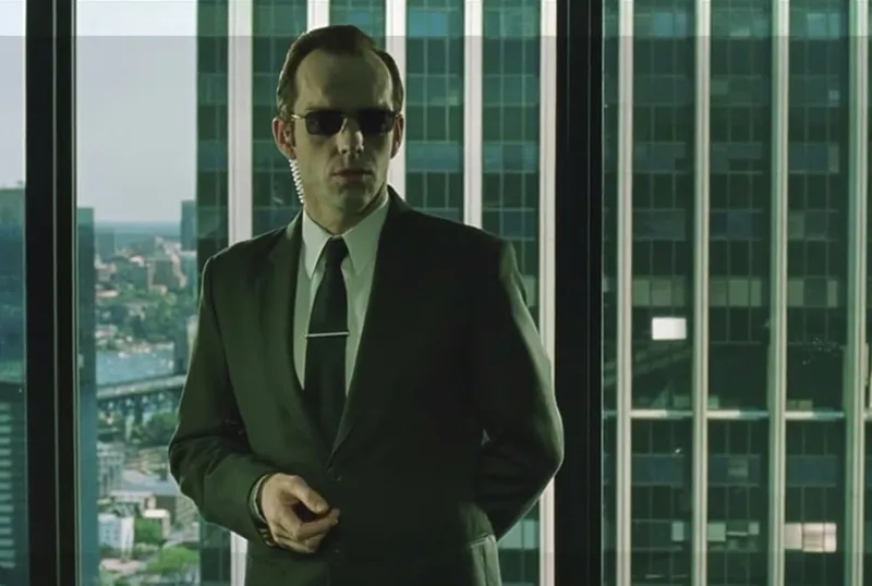 Matrix 4: Como novo agente Smith homenageia Hugo Weaving?