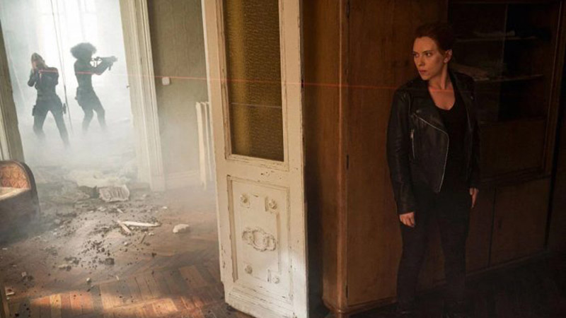 New Black Widow Photos Featuring Scarlett Johansson & Florence Pugh