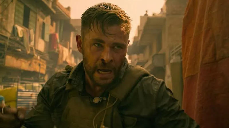 Chris Hemsworth Gets into a Street Fight in New Extraction Clip
