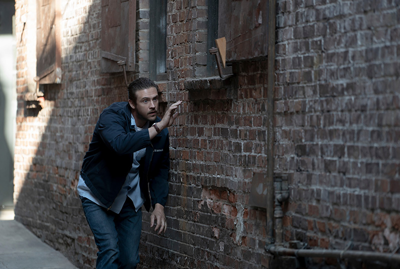 Quibi's The Fugitive Trailer & Photos Starring Kiefer Sutherland & Boyd Holbrook