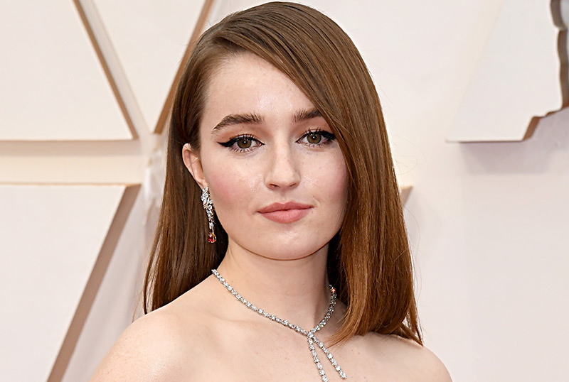 Rosaline: Kaitlyn Dever Leads 20th Century's New Take on Romeo & Juliet