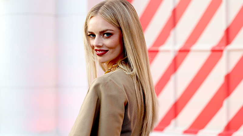 The Valet Trailer: Eugenio Derbez & Samara Weaving Lead Hulu Rom-Com