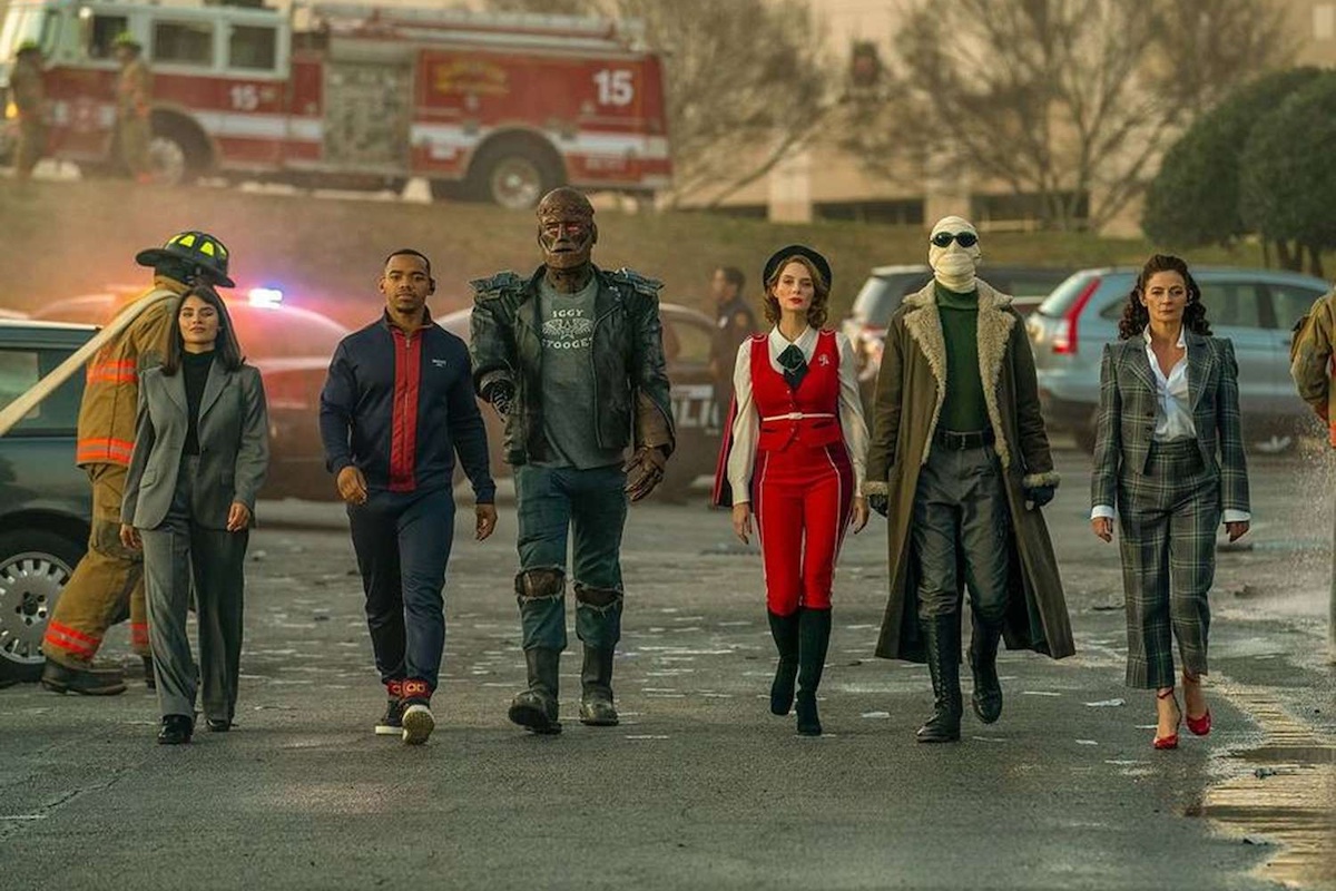 Doom Patrol Teasers Feature Robotman, Elasti-Woman & Crazy Jane