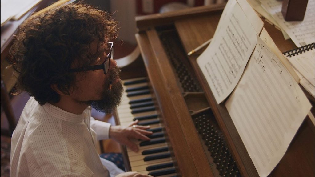 She Came to Me Trailer: Peter Dinklage, Anna Hathaway & Marisa Tomei Lead Rom-Com