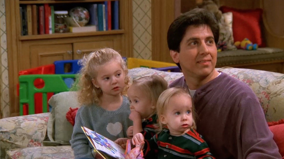 Watch Everybody Loves Raymond Season 1 Online Free