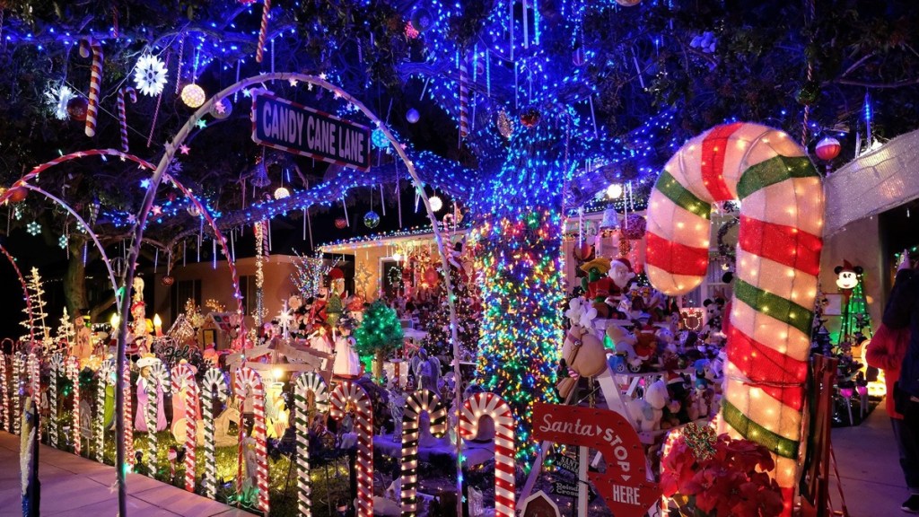 The Great Christmas Light Fight Season 10 Streaming: Watch & Stream Online via Disney Plus