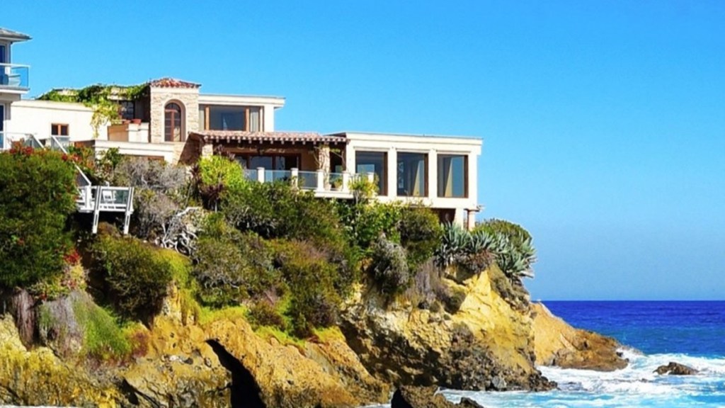 Beachfront Bargain Hunt: Renovation Season 2 Streaming: Watch & Stream Online via HBO Max