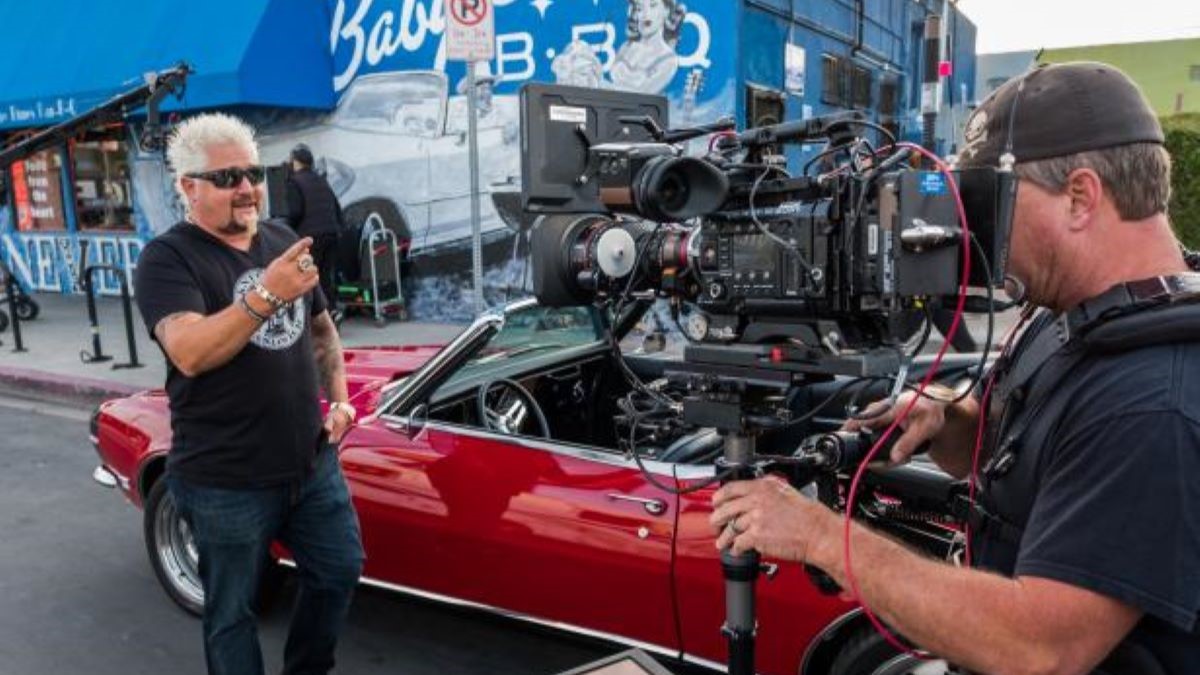 Diners, Drive-Ins and Dives (2007) Season 28 Streaming: Watch & Stream