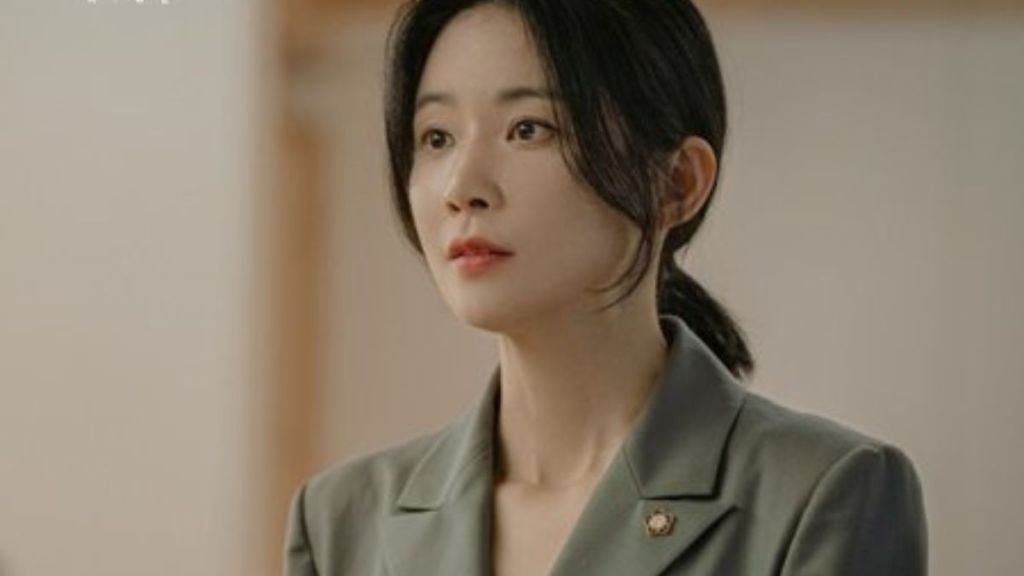 Lee Bo-Young