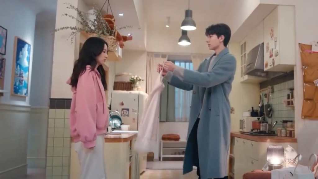 Zhou Ye and Lin Yi in Everyone Loves Me