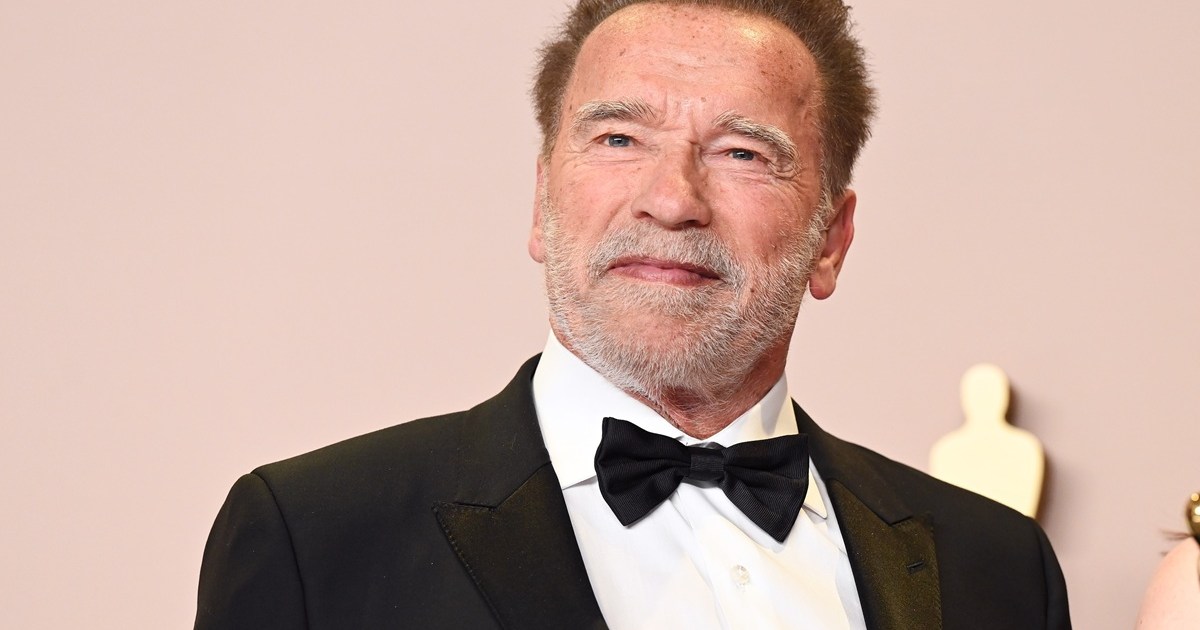 Arnold Schwarzenegger et Alan Ritchson joueront dans la comédie de Noël L'Homme au sac