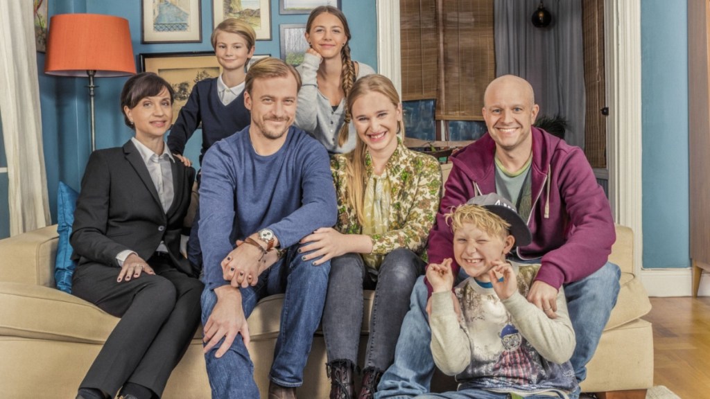Bonus Family (2017) Season 4 Streaming: Watch & Stream Online via Netflix