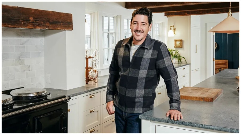 Farmhouse Fixer Season 3 streaming