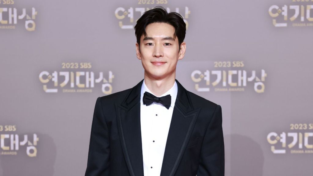 Chief Detective 1958 actor Lee Je-Hoon at SBS Drama Awards 2023
