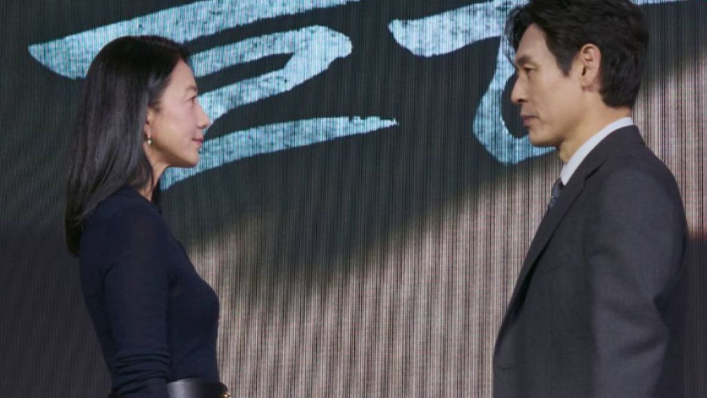 Kim Hee-Ae and Sol Kyung-Gu from The Whirlwind K-drama