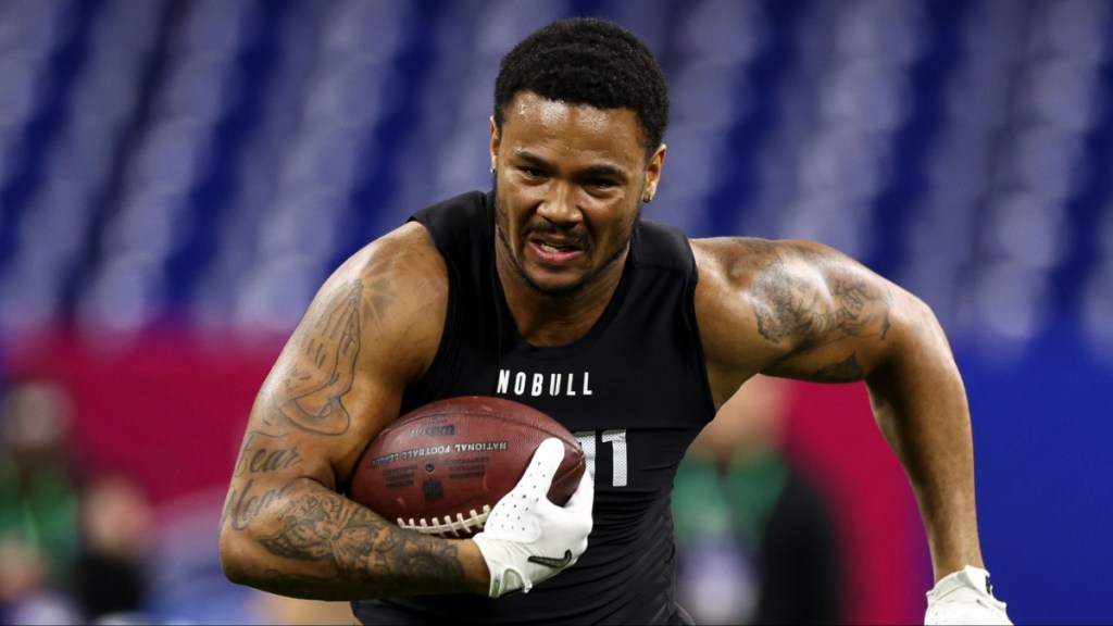 Panthers’ Ja’Tavion Sanders Suffers Neck Injury vs Chiefs