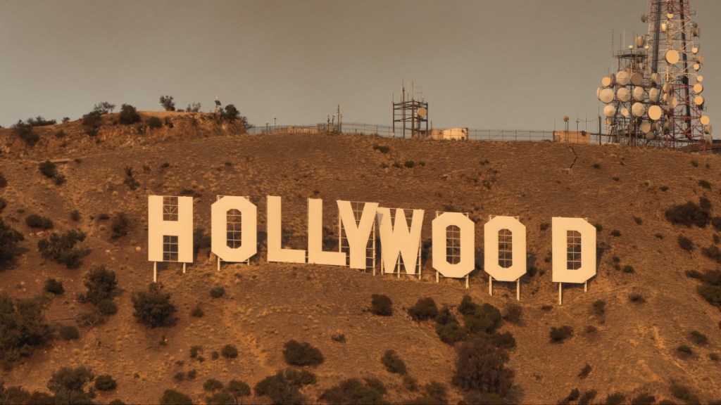 No, the Hollywood Sign Is Not On Fire Right Now