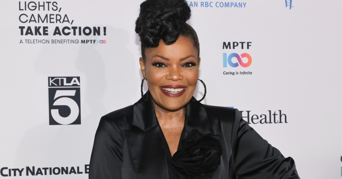 Yvette Nicole Brown Calls Out Khloe Kardashian Over Water Usage Amid LA Fire