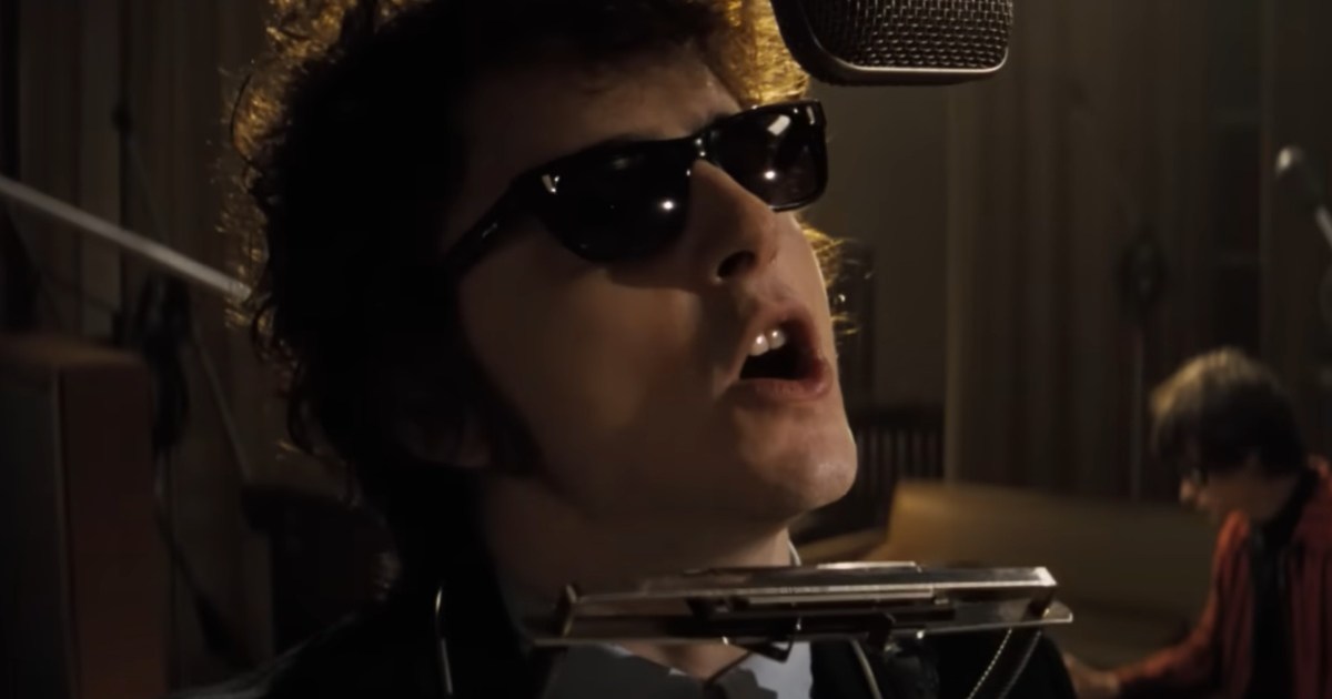 Timothée Chalamet Explains His Weight Gain for Bob Dylan Biopic