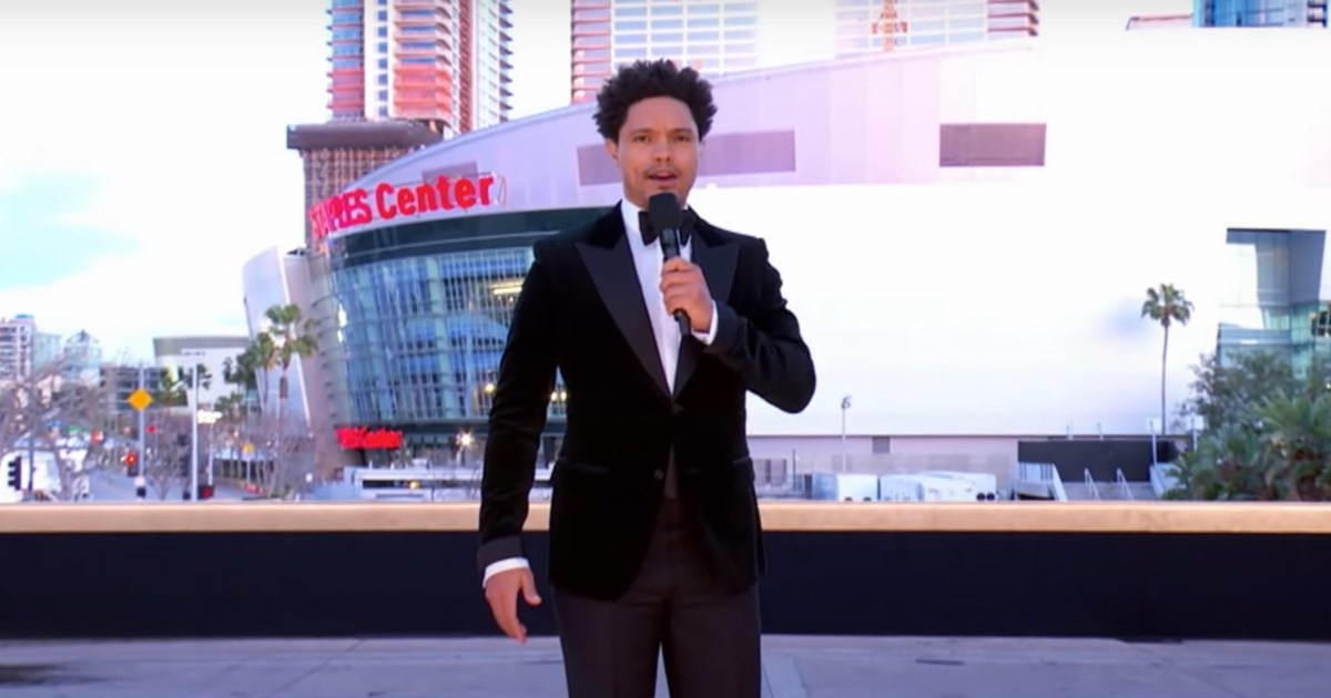 Trevor Noah Jokes About Taylor Swift’s Fanbase: ‘They Are Like an Army of Kendrick Lamars’
