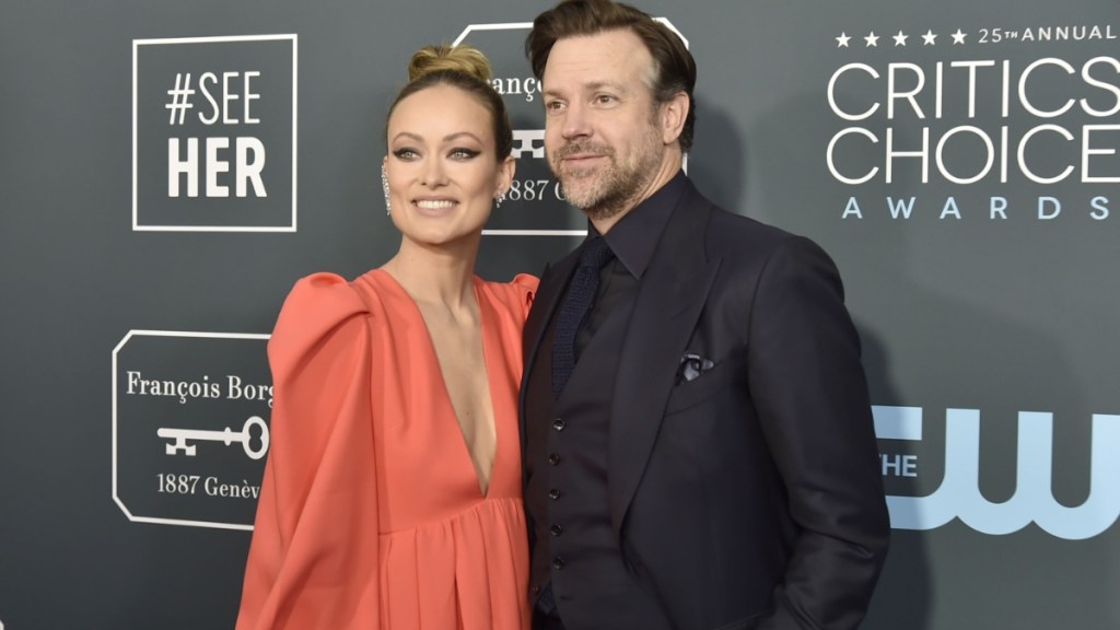 Olivia Wilde & Jason Sudeikis Spotted Hugging After Their Split