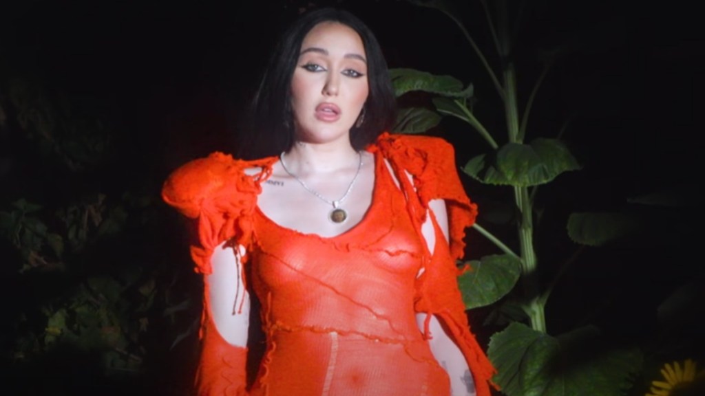 Who Is Noah Cyrus Dating? Relationship History Explained