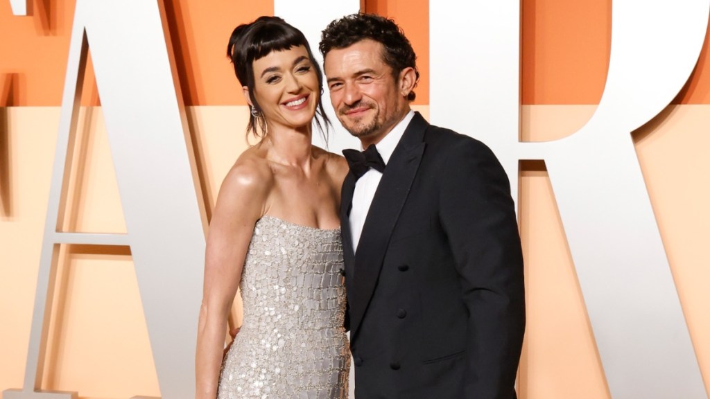 ‘Katy Perry Orlando Bloom Paddle Board’ Trend Explained as Fans Hunt for 2016 Photos