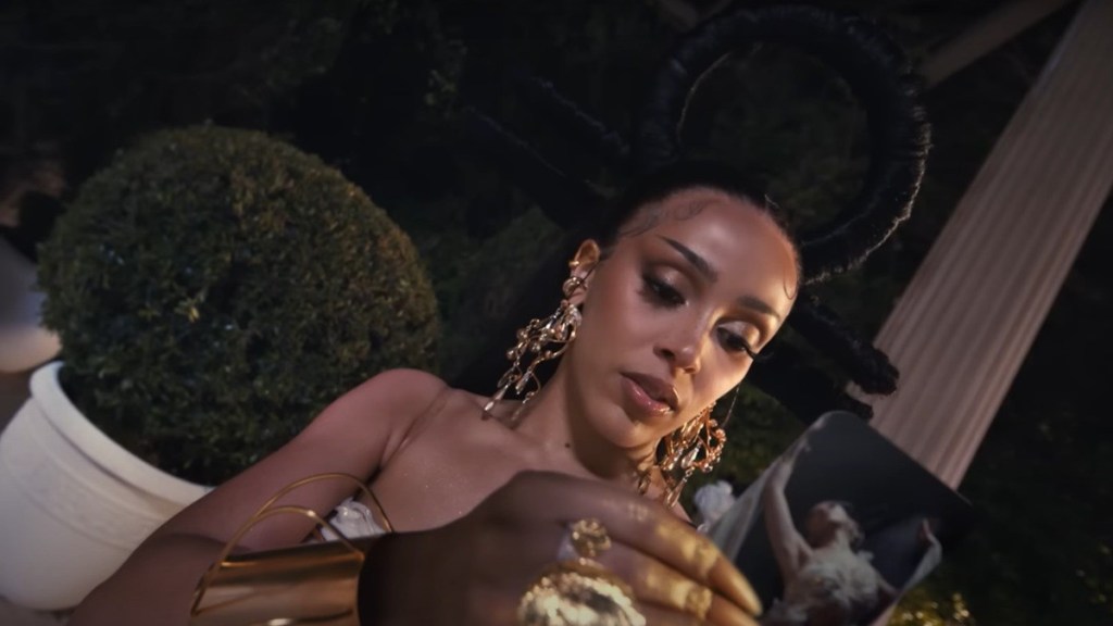 Doja Cat & Influencer Pablo Tomayo Twitter (X) Feud Explained