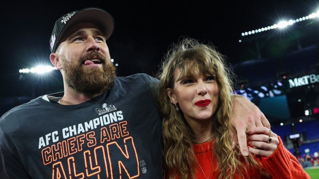 Why Travis Kelce's Comment On Taylor Swift Picture Has Fans Excited