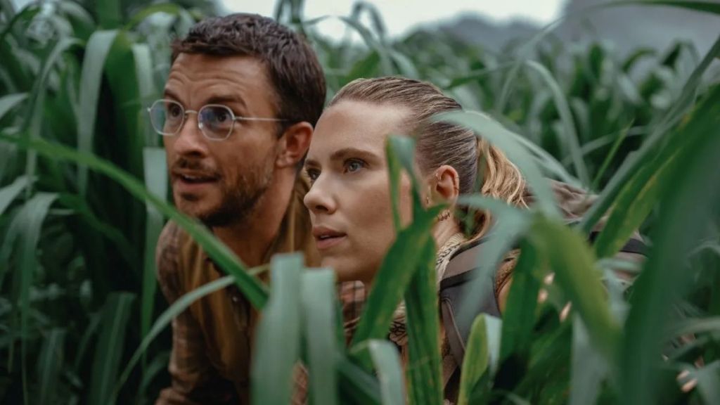 Scarlett Johansson & Jonathan Bailey Jokingly 'Confirm' They're Dating