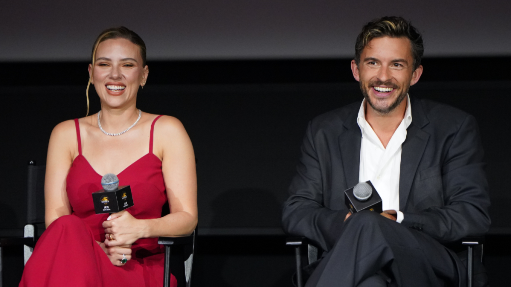 Scarlett Johansson Reveals Jonathan Bailey’s Skincare Routine