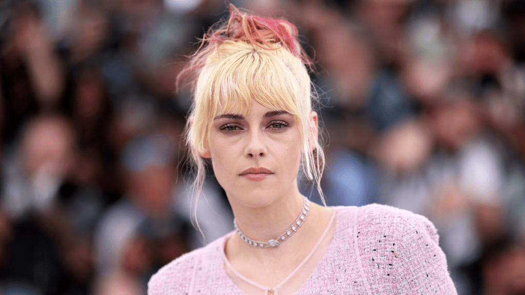 Kristen Stewart Debuts New Hair Color While Walking Her Dog