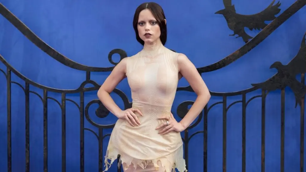 Everyone's Saying This About Jenna Ortega's 'Naked Dress' at Wednesday ...