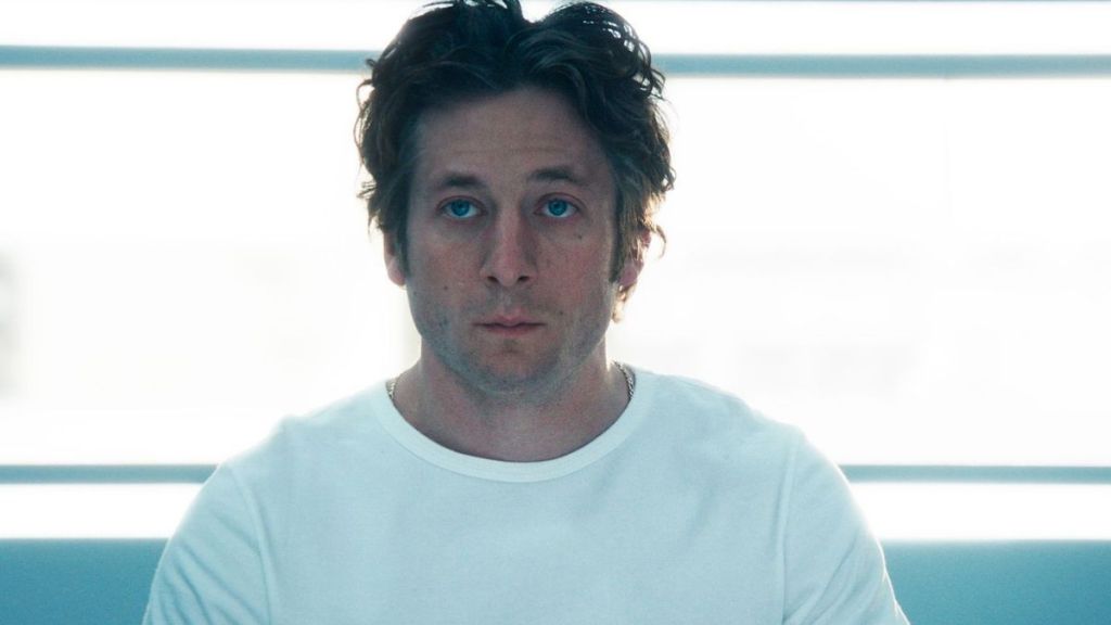 The Bear Season 4 Features Jeremy Allen White's Favorite $90 Sneakers