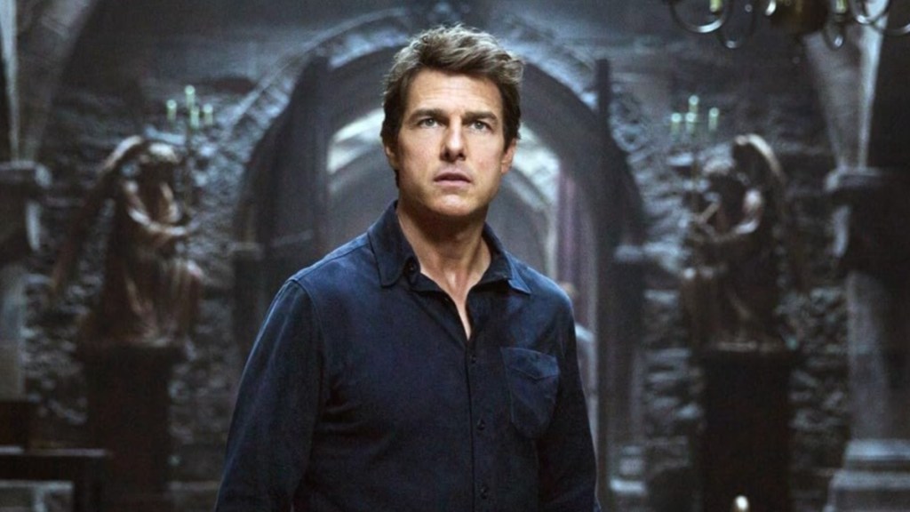 Tom Cruise & Ana de Armas Spotted Holding Hands, Seemingly Confirms Dating