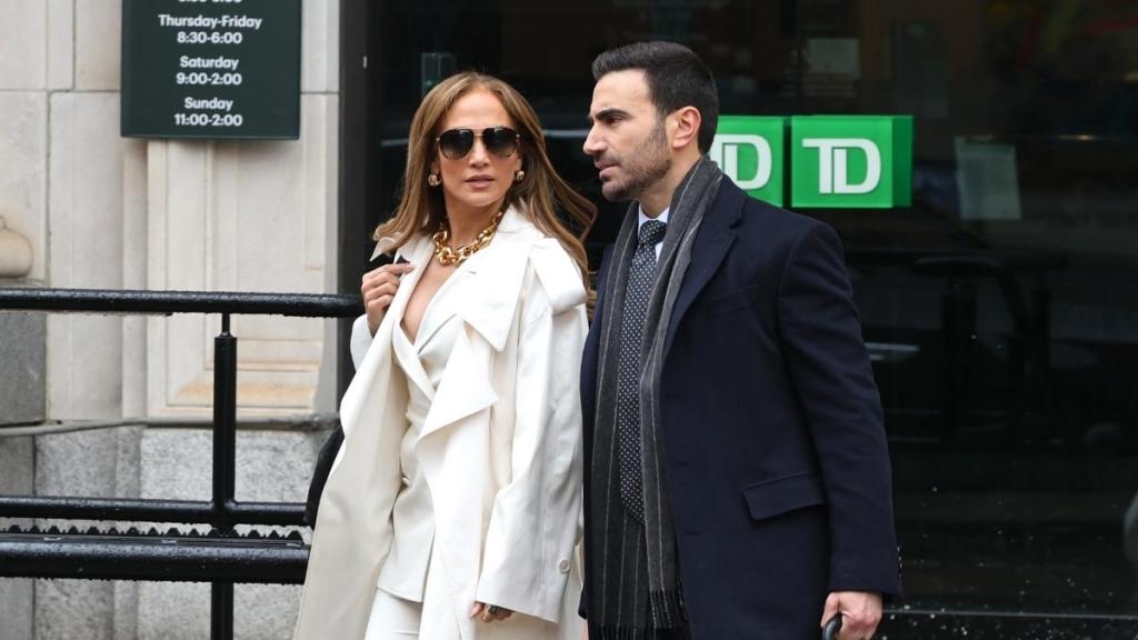 How Jennifer Lopez & Brett Goldstein’s Rom-Com Movie Became ‘A Nightmare’ 