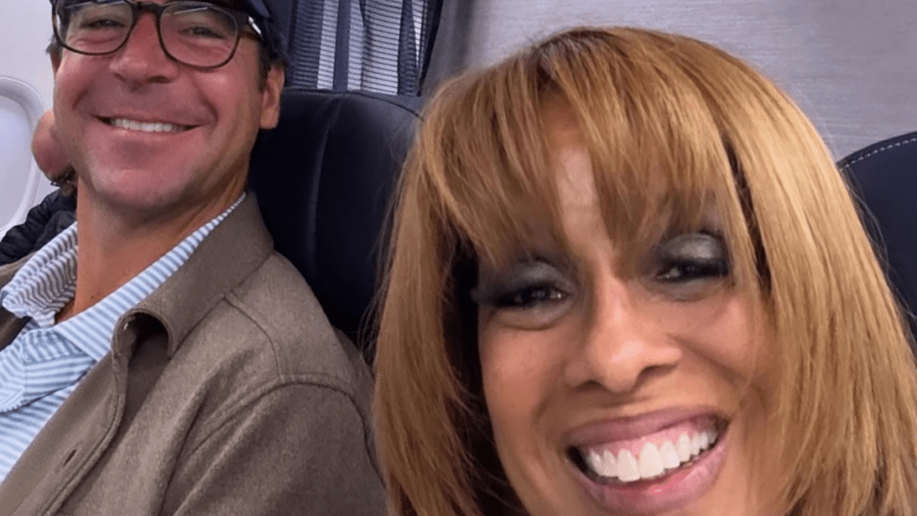Gayle King's Selfie With Fox News' Jesse Watters Draws Mixed Reaction