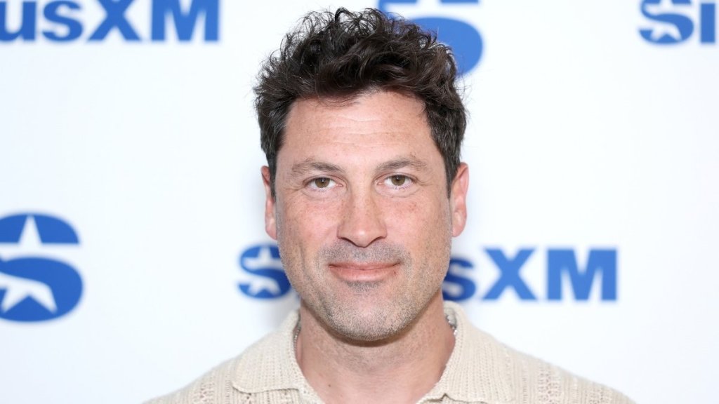 DWTS Alum Maksim Chmerkovskiy Issues Apology for Jan Ravnik Remarks