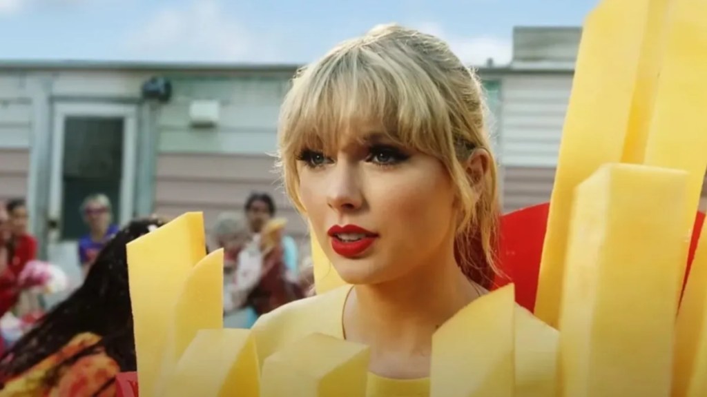 Taylor Swift Reveals Which Summer I Turned Pretty Team She Supports