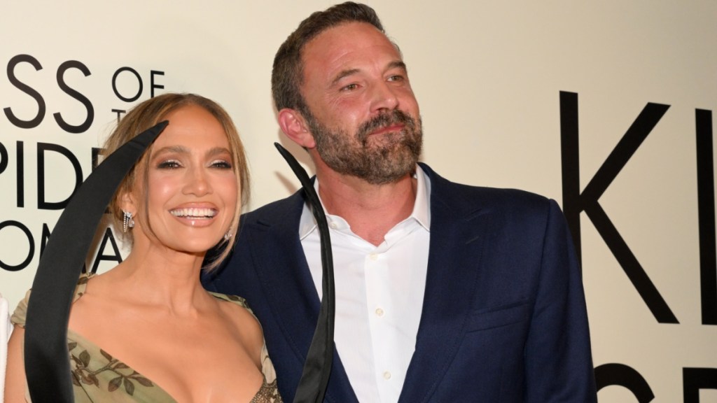 Ben Affleck & Jennifer Lopez Pose Together on Movie Red Carpet