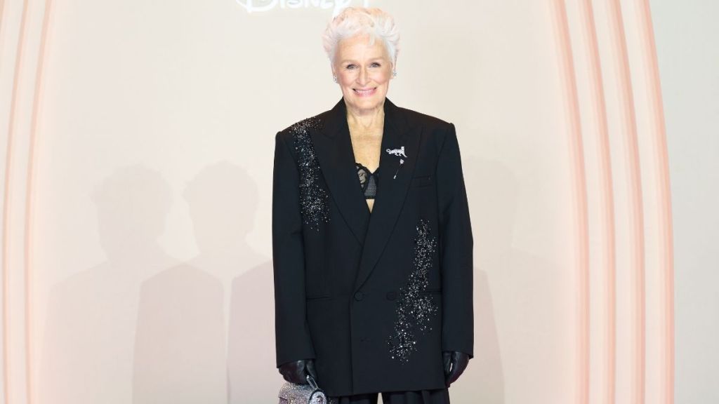 Glenn Close Hilariously Reacts to All's Fair Costars' Gen Z Language