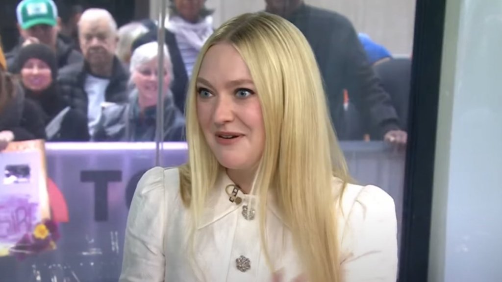 Dakota Fanning Reveals Tom Cruise's 'Beautiful' Gesture for 20 Years