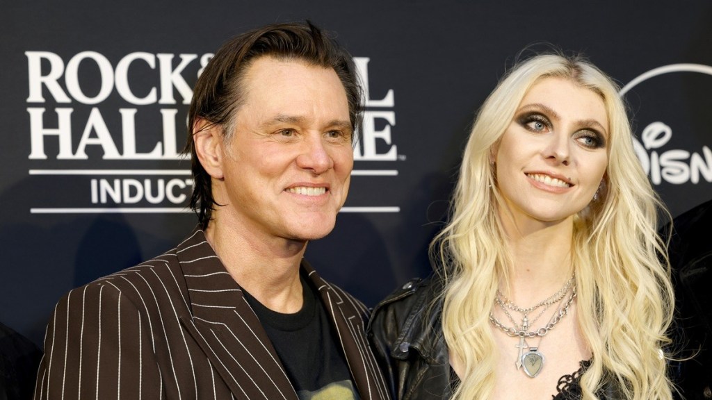Jim Carrey & Taylor Momsen Reunite 25 Years After the Grinch Movie