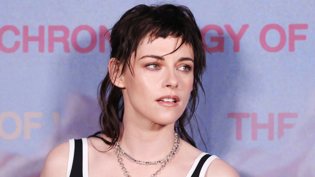 Kristen Stewart Addresses Why She Came Out on SNL in 2017